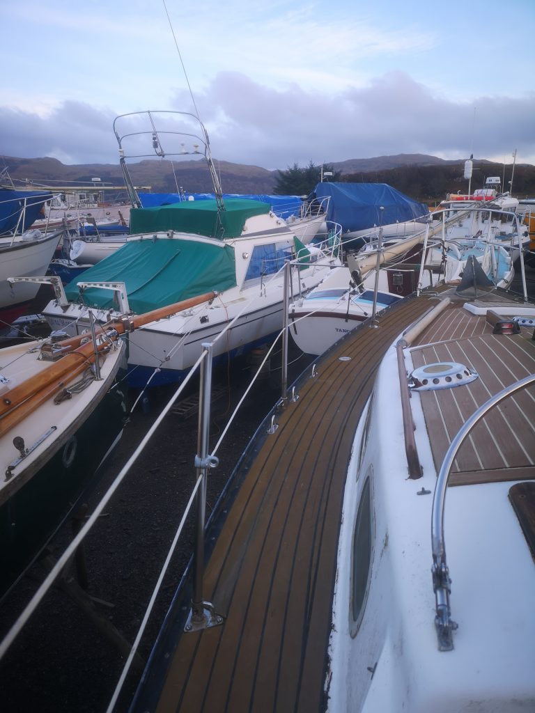 New miships stanchions fitted (at chainplates)