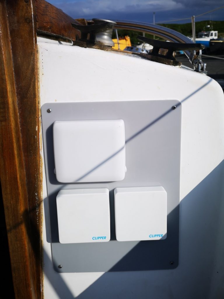 Instrument cluster with perspex decor plate