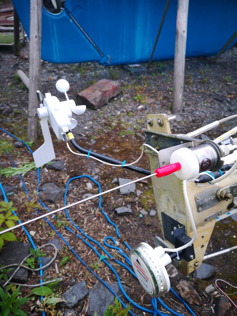 Masthead showing Tricolour, Wind and new Manta VHF aerial