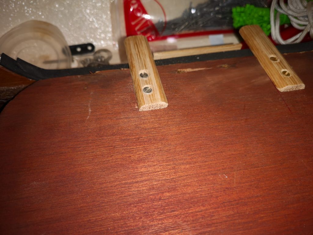 Replacement for broken saloon locker hinges