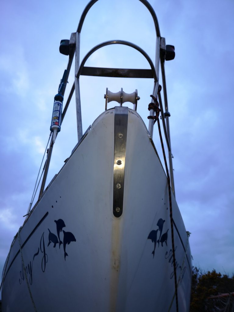 Bow roller/chainplate fitted